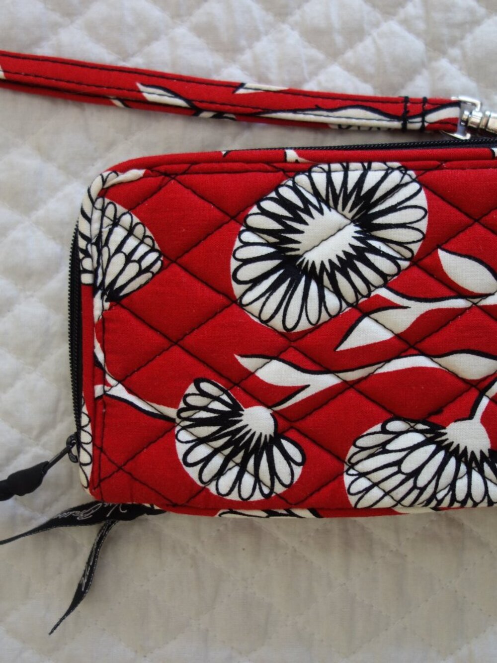 VERA BRADLEY Red White Black Floral Bi-Fold Wallet / Credit Card Holder - Picture 3 of 7